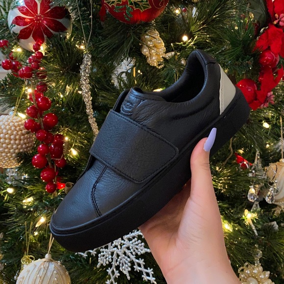 NWT Ugg Neri Sneakers - Picture 2 of 11